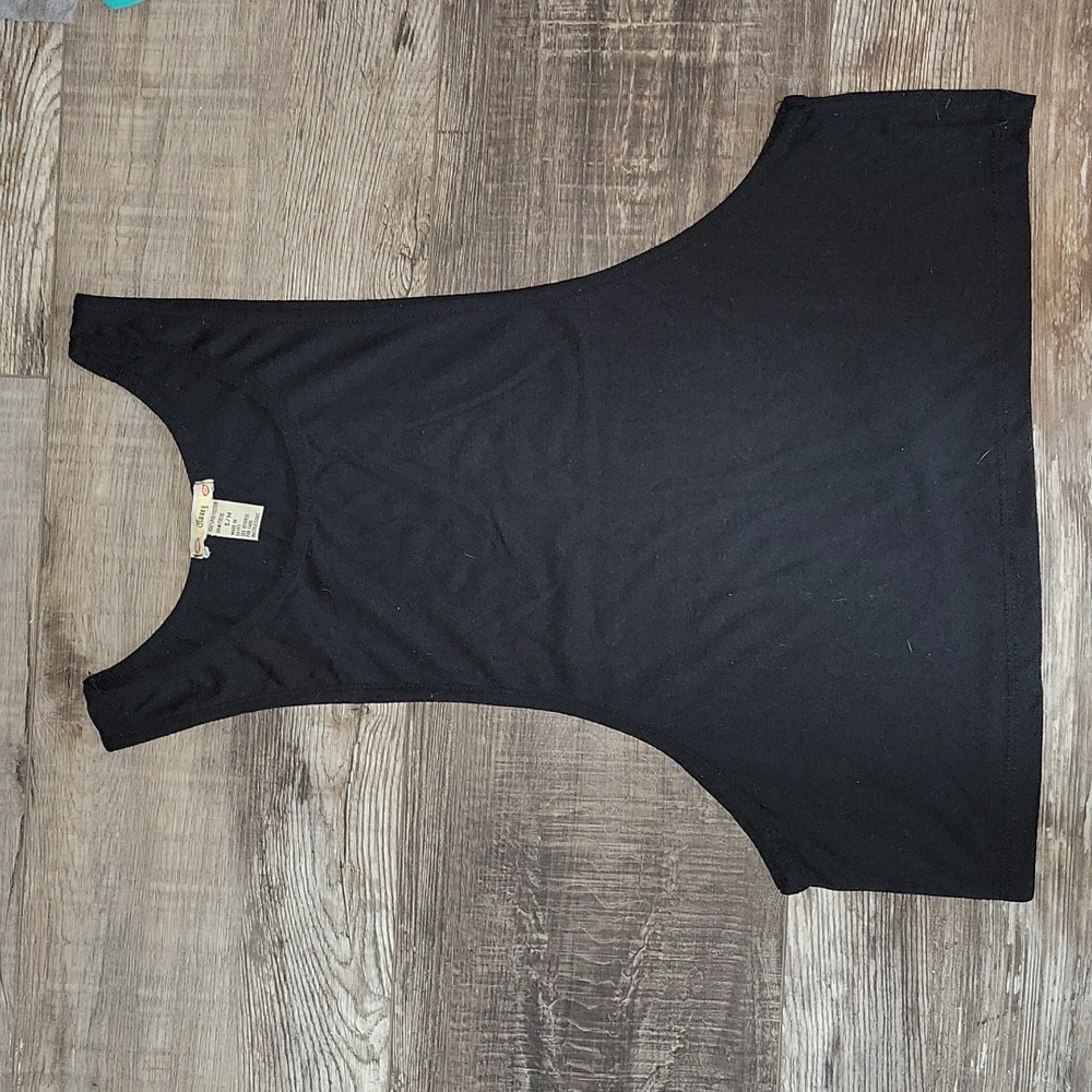 Black low-cut tank